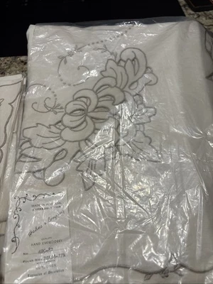 Hand embroidered Portugal  Hahne & Company table cloth 8 napkins - Image 1 of 2