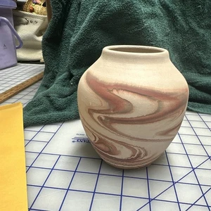 Vintage Nemadji Pottery Vase – Swirled pinks– 5 inchesTall – - Picture 1 of 3