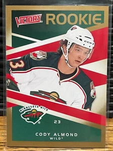 2010-11 Upper Deck Victory - Cody Almond 223 - Rookie RC Gold - Foto 1 di 2