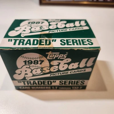 Juego completo de béisbol 1987 Topps negociado (#1T-#132T) sellado de fábrica: Maddux RC Foto 1 de 3