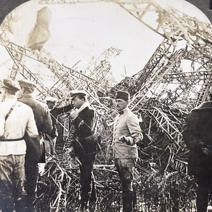Tarjeta estereográfica Zeppelin Ruins Wrecked and Burned Primera Guerra Mundial Stereoview - Imagen 1 de 4