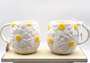 NWT Pair of Daisy Mugs Spring White Flowers Lang by Design Kitschy - Picture 1 of 4