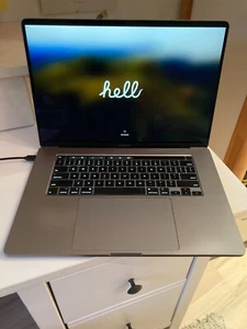 MacBook Pro + 16 Zoll + 2,4 GHZ i9 8-Core + 32 GB RAM 1 TB SSD + 2019 QUERTY - Photo 1/7