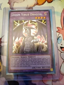 YuGiOh - Doom Virus Dragon - DRL2-EN003 - Secret Rare - 1st - NM - Picture 1 of 10
