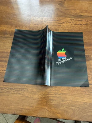 MUY RARO VINTAGE APPLE COMPUTERS LOGOTIPO ARCO IRIS LIBRO CHAQUETA/CUBIERTA [SIN USAR-AÑOS 80] Foto 1 de 4