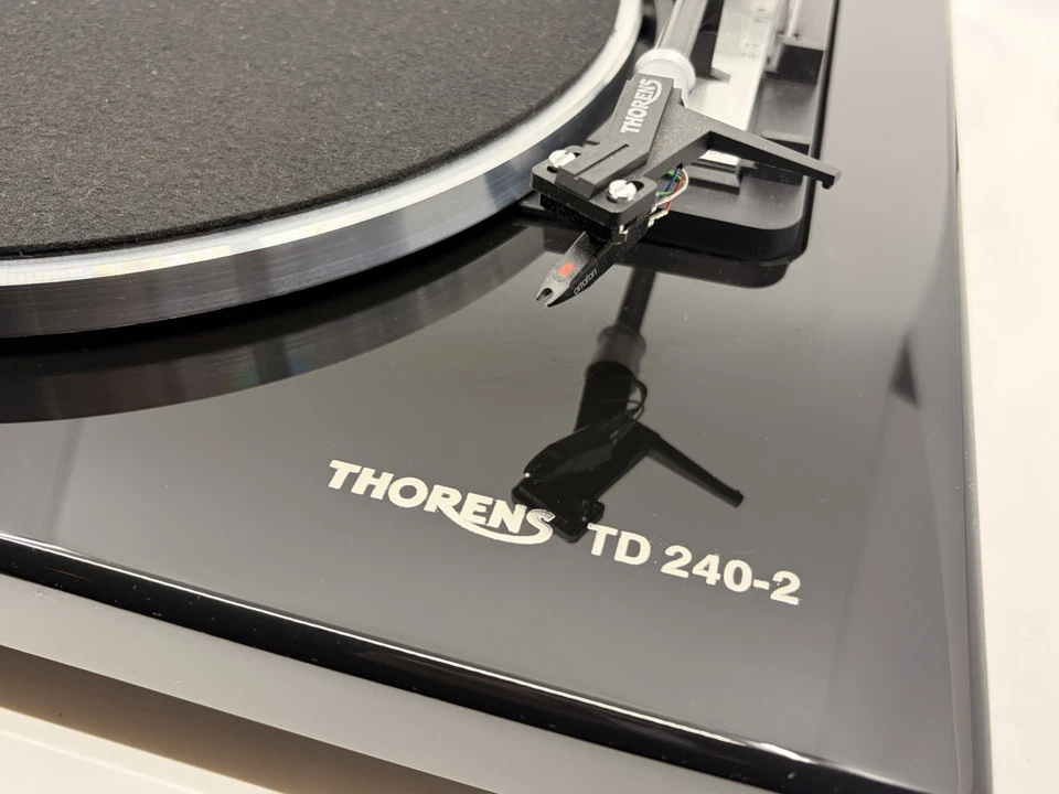 Tocadiscos THORENS TD 240 Laca AUDIO TECHNICA Alemania ¡En muy buen estado! Foto 1 de 4