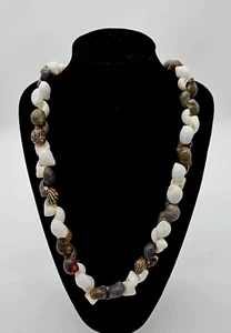 Vintage Retro Ocean Chunky Natural Tiger Striped Snail Shell Seashell Necklace - Picture 1 of 3