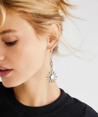 NUEVO Pendientes colgantes de solsticio Free People en capas en plata Foto 1 de 4