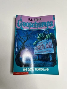 Goosebumps One Day at Horrorland (#16) by R. L. Stine - True 1st Edition Signed - Picture 1 of 9