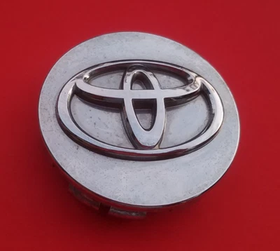 TOYOTA SIENNA VENZA (1) WHEEL RIM HUBCAP HUB CAP CENTER COVER DUST USED OEM C9 - Image 1 of 4