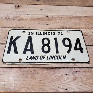 1971 KA 8194 Illinois Vehicle License Plate Land Of Lincoln Embossed Expired - Picture 1 of 2