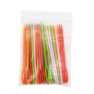 30 Agujas de Coser de Plástico Coloridas 9CM Longitud Ojo Grande 6mm Romas y Seguridad NUEVAS - Imagen 1 de 7