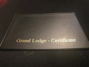 TOP QUALITÄT SCHWARZ LEDER OPTIK PVC GRAND LODGE ZERTIFIKATSHALTER - GOLD BLOCKIERT - Bild 1 von 3