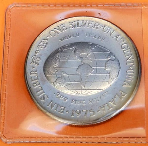 "The International One Troy Ounce Silver Trade Unit" 31,1 grammi .999 argento - Foto 1 di 2