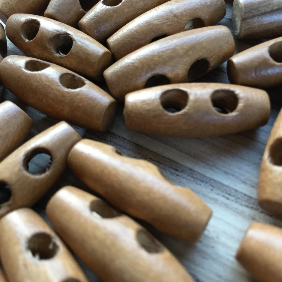 TOGGLES  WOOD X 5      TWO HOLE NATURAL WOODEN    20MM to 50MM - Image 1 of 1