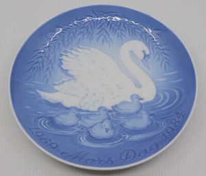 1984 BING & GRONDAHL MOTHER'S DAY BLUE & WHITE COLLECTOR PLATE, SWANS, 9 INCHES - Picture 1 of 5