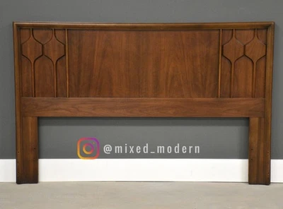 Cabecero Queen de nogal moderno de mediados de siglo Foto 1 de 4