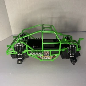 New Bright Monster Jam GRAVE DIGGER RC 1:16 Roll Cage Chassis Battery - Picture 1 of 8