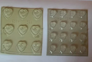 2 Vintage Klar Kunststoff Schokolade VALENTINSTAG Süßigkeiten Herz Formen LIEBE/PFEIL - Bild 1 von 11