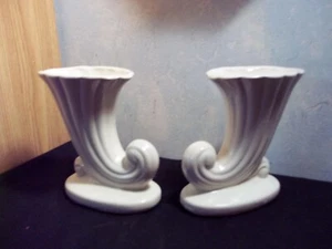 RARE SHAWNEE PAIR OF IVORY CORNUCOPIA VASES 5"BY 3" BY 6" # 1484 - Picture 1 of 3