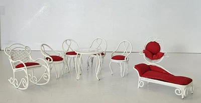 Juego de mesa miniatura para casa de muñecas de metal blanco de colección, balancín, chaise, silla. 8 piezas. Foto 1 de 4