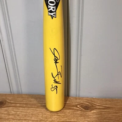 Bate de béisbol Josh Bell Nationals Piratas Padres Firmado Amarillo Antiguo Nogal Foto 1 de 4