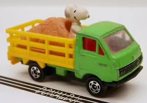 Camión de heno Toyota HiAce verde Snoopy Peanuts mini diecast AVIVA - Imagen 1 de 2