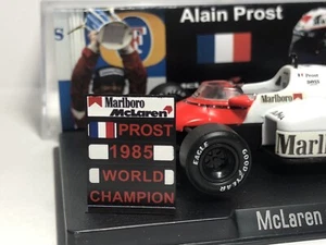 Pitboard 1:43/1:18 (Pizarra F1) / Alain Prost (McLaren) 1985 World Champion - Imagen 1 de 14