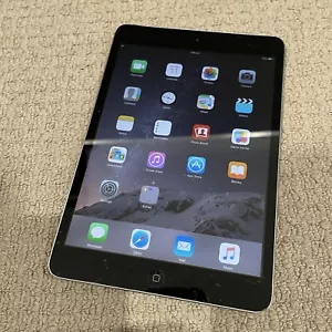 Apple iPad Mini 1 iOS 8.4.1 16GB Space Grey - Picture 1 of 14