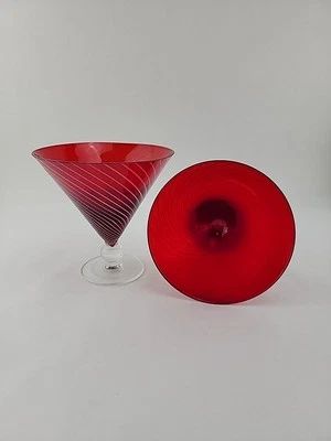 Juego de 2 copas modernas de Martini rojo rubí blanco remolino vástago transparente soplado a mano Foto 1 de 4