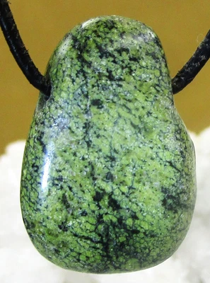 AFRIKANISCHER TÜRKIS  Natur  Anhänger TROMMELSTEIN gebohrt  Nr.10 Super-Preis - Bild 1 von 2