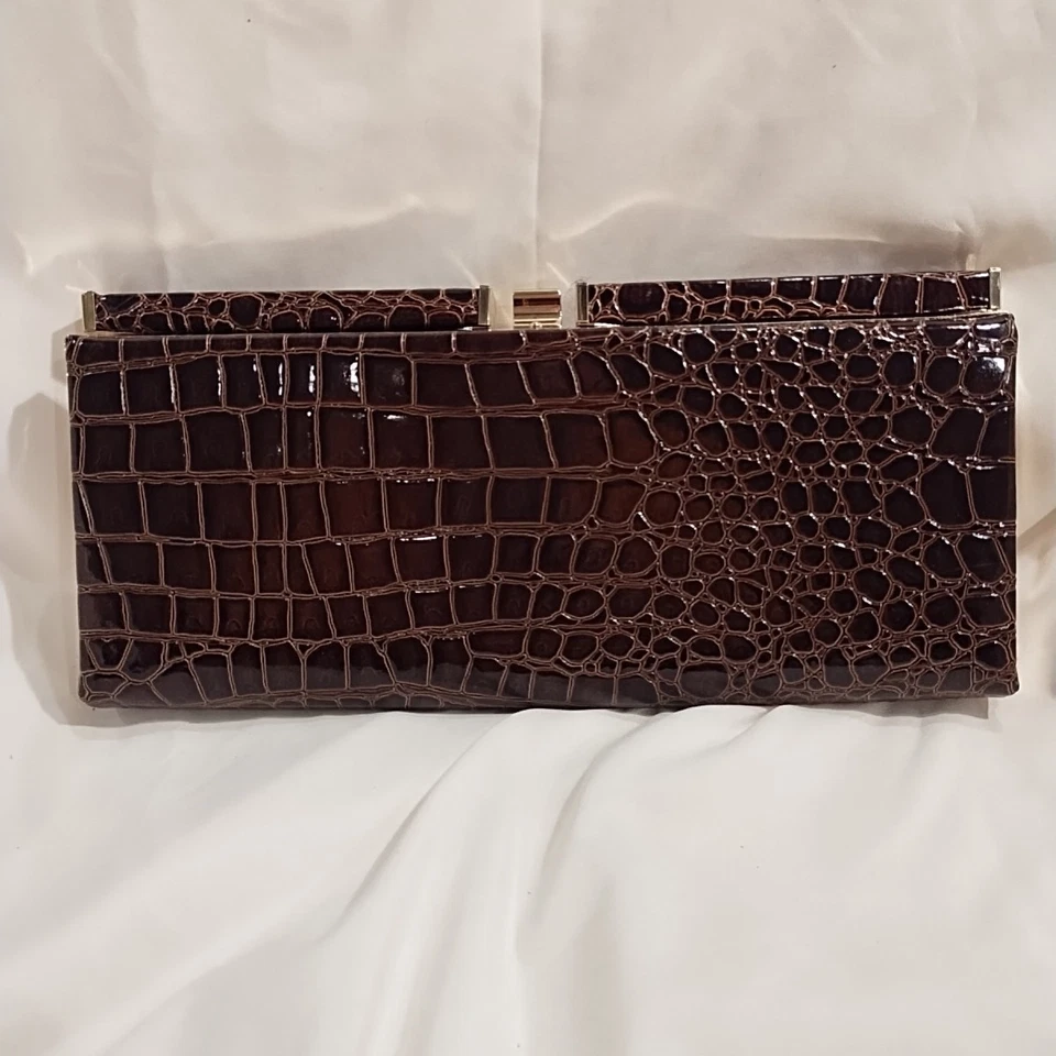 Bolsa clutch Joan Rivers Classics marrom escuro falsa pele de jacaré/cobra - Imagem 1 de 4