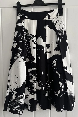 Coast Black And White Fixed Pleat Skirt Size 6 Lined - Image 1 of 4