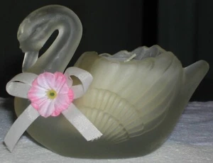 Small Vintage Frosted GLASS SWAN VOTIVE CANDLE EVC - Picture 1 of 2
