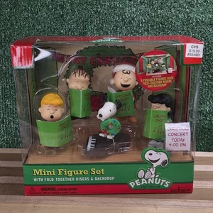 Juego de 6 mini figuras de concierto de Navidad Peanuts 2013 Forever Fun nuevo en paquete - Imagen 1 de 10