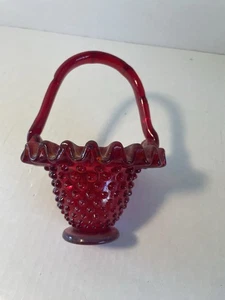 Cesta de vidrio Hobnail vintage FENTON rojo rubí con asa - Imagen 1 de 2