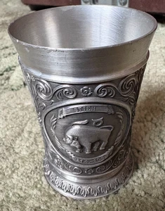 VGC Genuine ARTINA SKS 8cm GERMAN Zinn PETWER 8cm ENGRAVED SCENIC Urn Wine Cup - Picture 1 of 12
