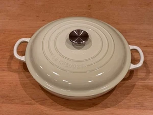 Cazuela Le Creuset Buffet 26cm Wasabi Color Limitado Perilla Plateada SIN CAJA SIN USAR - Imagen 1 de 24