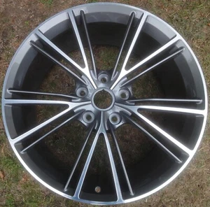 EFF SINGLE mint Genuine Aston Martin Vanquish 20" FRONT wheel Grey/diamond cut - Picture 1 of 3