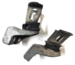 1997-2006 YAMAHA VMAX 700 SX Motor Mounts 8CH-21425-00-00 Pair - Picture 1 of 3