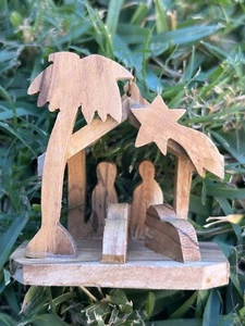 Vintage NATIVITY Wooden Manger Miniature Ornament 2.25" x 2.25" Excellent - Picture 1 of 4