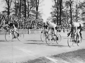 Cycle Racing At Herne Hill At England In Europe On April 14Th 1933 Old Photo - Picture 1 of 1