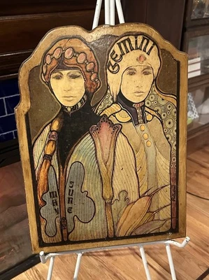 1969 Gemini Zodiac David Palladini madera lacada Art Nouveau impresión de pared colgante Foto 1 de 4