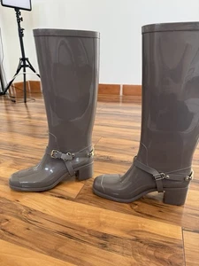 JIMMY CHOO Cheshire Equestrian Rain Boots SZ 9 / 40 NEW Gray - Picture 1 of 2