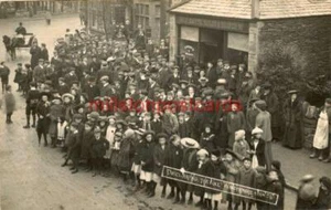 REAL PHOTOGRAPHIC POSTCARD OF DECLARING THE POLL, WINDERMERE, WESTMORLAND - Picture 1 of 2