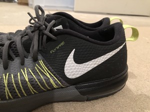 nike flywire tennis shoes