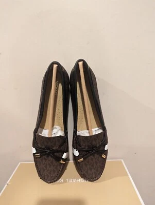 Mocasín plano MICHAEL Michael Kors Sutton Signature para mujer talla 8,5 nuevo en caja Foto 1 de 4