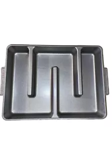 Panettiere Bordo Antiaderente "Tutti i Bordi" Brownie Cake Pan PESANTE Alluminio Fuso 9x12x2 USA - Foto 1 di 4