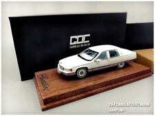 GOC 1:64 Scale Cadillac Fleetwood 1993 Diecast Car Model Collection White W/Case