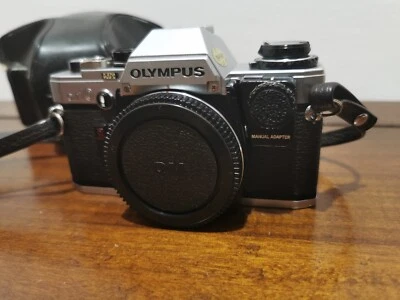 ++Olympus Om 10 Con Manual Adapter E Case - Leggere! Lente Omaggio  - Immagine 1 di 4